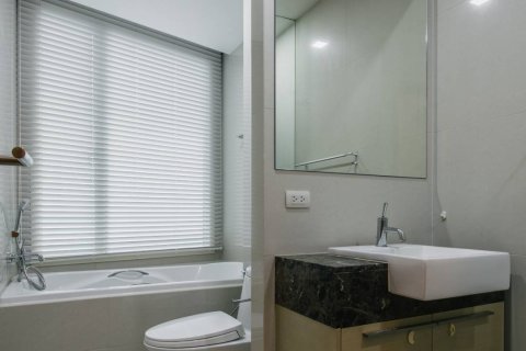 Condo in Bangkok, Thailand, 2 bedrooms  № 180633 - photo 12