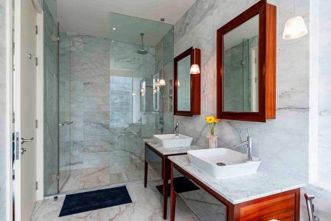Condo in Bangkok, Thailand, 2 bedrooms  № 180632 - photo 15