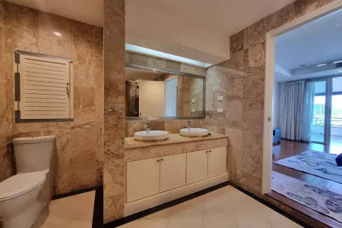 Condo in Phuket, Thailand, 2 bedrooms № 171247 - photo 18