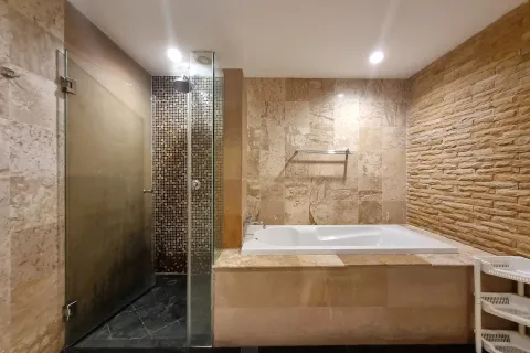 Condo in Phuket, Thailand, 2 bedrooms № 171247 - photo 17