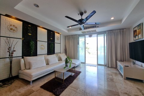 Condo in Phuket, Thailand, 2 bedrooms № 171247 - photo 8