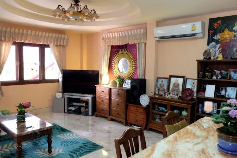 House in Chiang Mai, Thailand 4 bedrooms № 162476 - photo 2