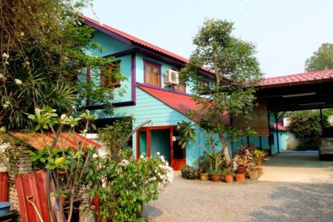 House in Chiang Mai, Thailand 4 bedrooms № 162476
