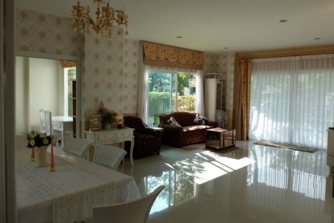 House in Chiang Mai, Thailand 4 bedrooms № 162481 - photo 2