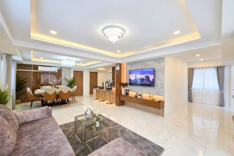 Вилла в Паттайе, Таиланд с 5 спальнями  № 173709 - фото 2