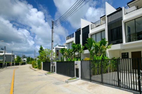 Townhouse in Phuket, Thailand 3 bedrooms № 170796 - photo 26