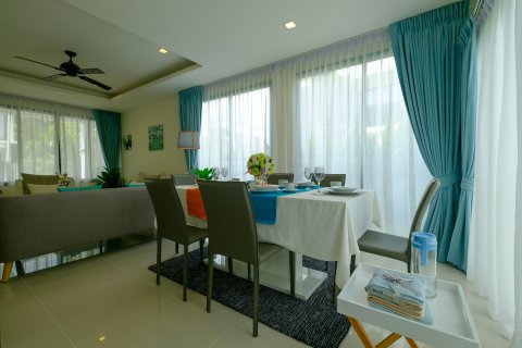 Townhouse in Phuket, Thailand 3 bedrooms № 170796 - photo 7