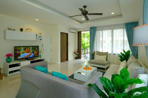Townhouse in Phuket, Thailand 3 bedrooms № 170796 - photo 4