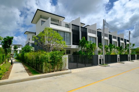 Townhouse in Phuket, Thailand 3 bedrooms № 170796 - photo 25