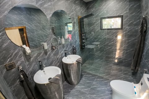 Villa à Sakon Nakhon, Thaïlande 6 chambres № 170800 - photo 2