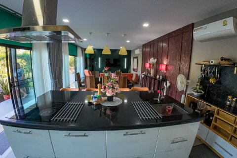 Villa à Sakon Nakhon, Thaïlande 6 chambres № 170800