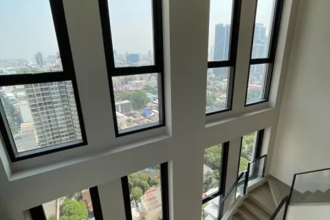 Dúplex de 2 dormitorios en Sathon, Bangkok, Tailandia № 214701 - foto 2