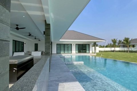 Вилла в Хуа Хине, Таиланд с 5 спальнями  № 162733 - фото 2