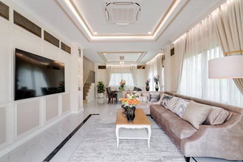 Villa in Hua Hin, Thailand 4 bedrooms № 176839 - photo 3