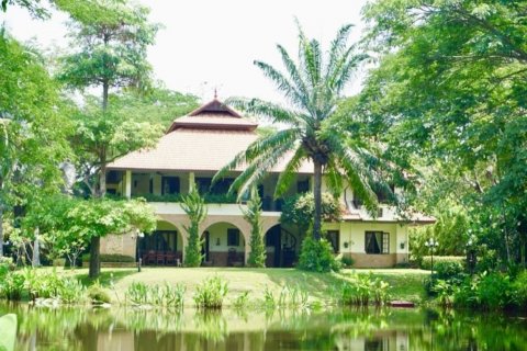 House in Chiang Mai, Thailand 6 bedrooms № 120140 - photo 1