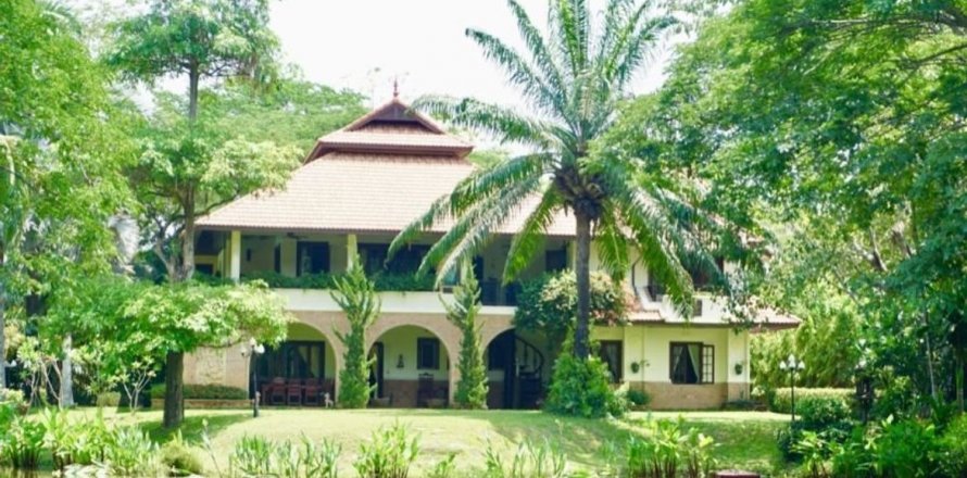 House in Chiang Mai, Thailand 6 bedrooms № 120140