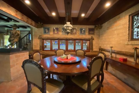 House in Chiang Mai, Thailand 6 bedrooms № 120140 - photo 3