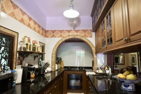 House in Chiang Mai, Thailand 6 bedrooms № 120140 - photo 6