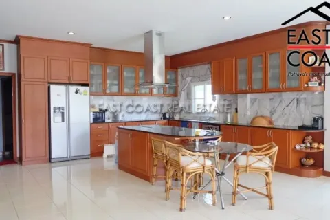Casa de 3 dormitorios en Pattaya, Tailandia № 212783 - foto 11