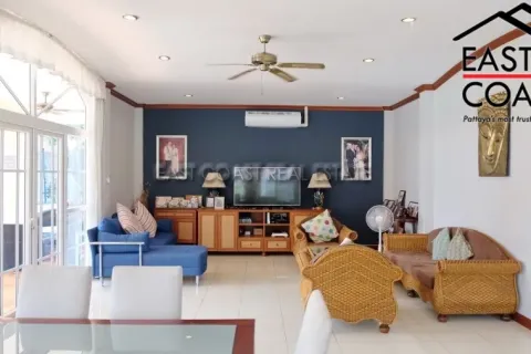 Casa de 3 dormitorios en Pattaya, Tailandia № 212783 - foto 2