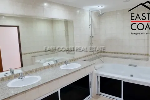 Condominio de 3 dormitorios en Jomtien Beach, Pattaya, Tailandia № 212780 - foto 19