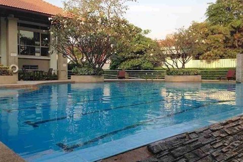 Condo in Bangkok, Thailand, 2 bedrooms № 183615 - photo 2