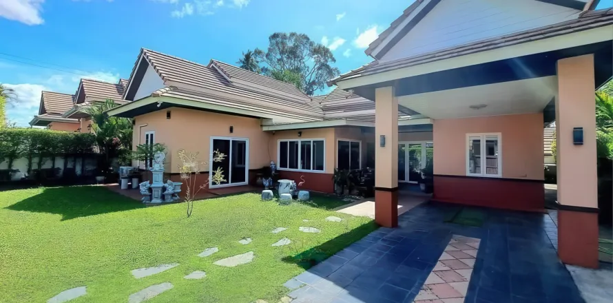 Дом в Паттайе, Таиланд с 4 комнатами № 155562