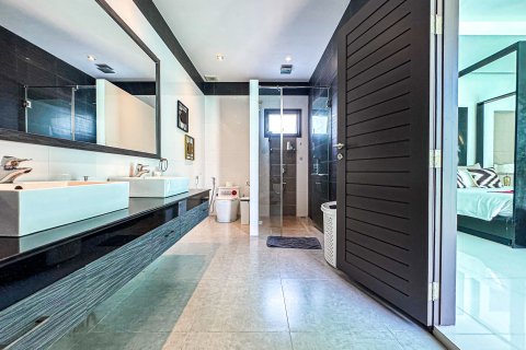 Villa in Phuket, Thailand 4 bedrooms № 169292 - photo 19
