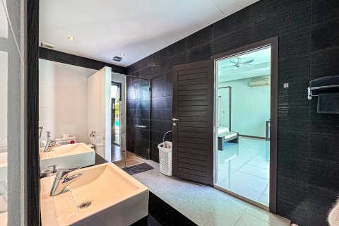 Villa in Phuket, Thailand 4 bedrooms № 169292 - photo 20
