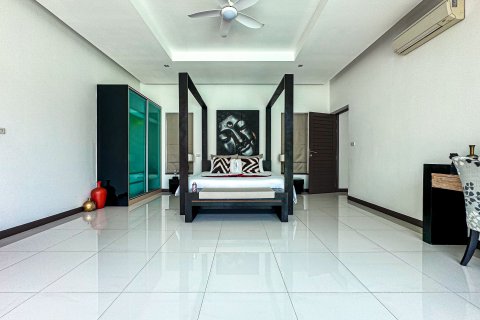 Villa in Phuket, Thailand 4 bedrooms № 169292 - photo 14