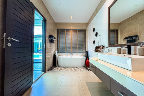 Villa in Phuket, Thailand 4 bedrooms № 169292 - photo 12