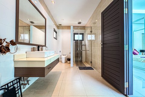 Villa in Phuket, Thailand 4 bedrooms № 169292 - photo 11