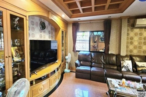 Maison à Watthana, Bangkok, Thaïlande 5 chambres № 170694 - photo 3