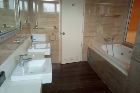 Кондоминиум с 3 спальнями в Пхая Тая, Бангкок, Таиланд № 170696 - фото 7