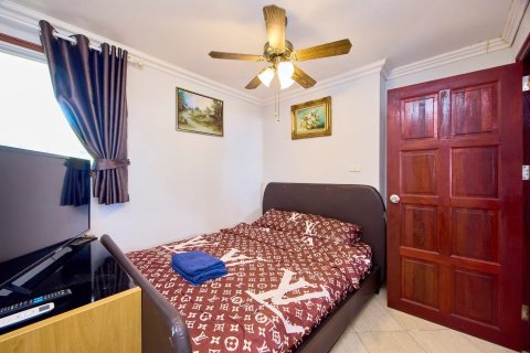 Condo in Pattaya, Thailand, 3 bedrooms  № 168879 - photo 16