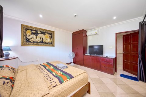 Condo in Pattaya, Thailand, 3 bedrooms  № 168879 - photo 3