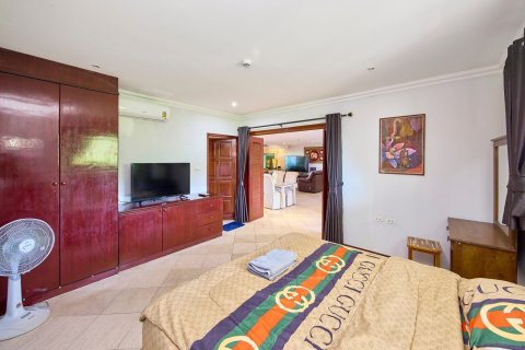 Condo in Pattaya, Thailand, 3 bedrooms  № 168879 - photo 19