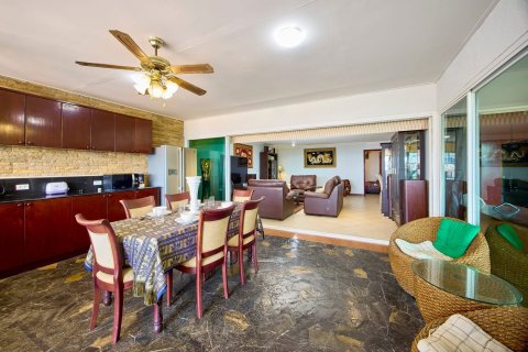 Condo in Pattaya, Thailand, 3 bedrooms  № 168879 - photo 2