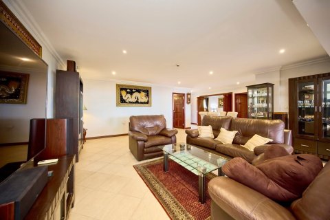 Condo in Pattaya, Thailand, 3 bedrooms  № 168879