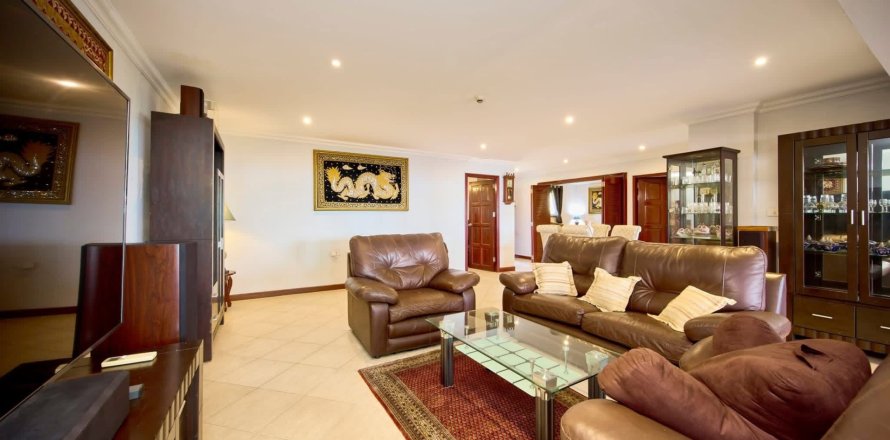 Condo in Pattaya, Thailand, 3 bedrooms  № 168879