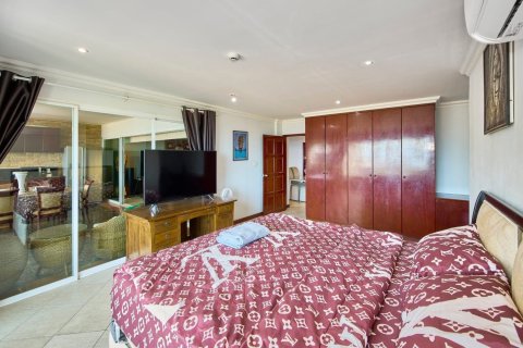 Condo in Pattaya, Thailand, 3 bedrooms  № 168879 - photo 15