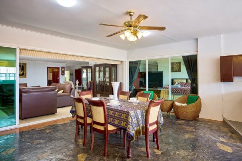 Condo in Pattaya, Thailand, 3 bedrooms  № 168879 - photo 12