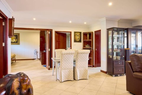 Condo in Pattaya, Thailand, 3 bedrooms  № 168879 - photo 8