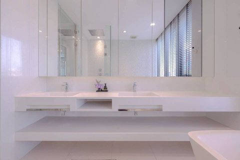 Condo à Watthana, Bangkok, Thaïlande, 2 chambres  № 168874 - photo 17