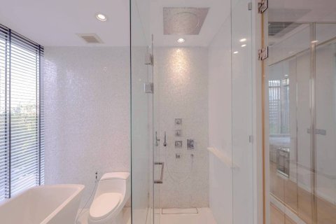 Condo à Watthana, Bangkok, Thaïlande, 2 chambres  № 168874 - photo 18