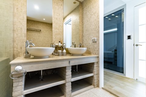 Condo in Phuket, Thailand, 2 bedrooms  № 168876 - photo 20