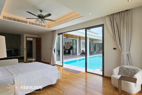 Chalet de 4 dormitorios en Bang Tao, Tailandia № 233570 - foto 4