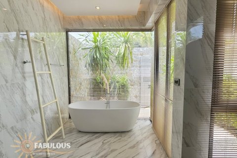 Chalet de 4 dormitorios en Bang Tao, Tailandia № 233570 - foto 8