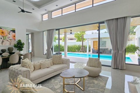 Chalet de 4 dormitorios en Bang Tao, Tailandia № 233570 - foto 3