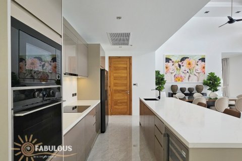 Chalet de 4 dormitorios en Bang Tao, Tailandia № 233570 - foto 9